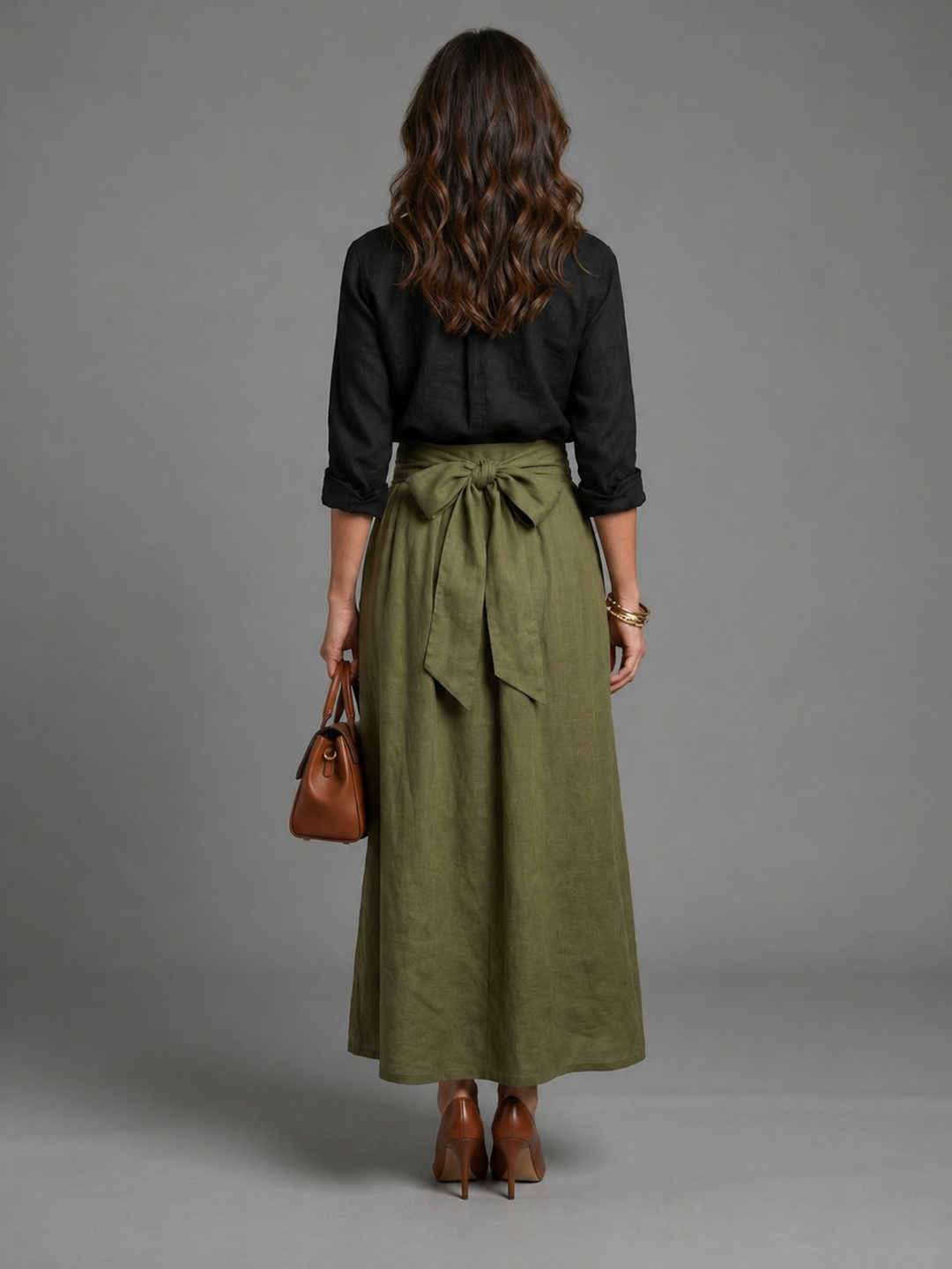 Helene | Zweiteiliges Set: schwarze Bluse und olivgrüner Midirock