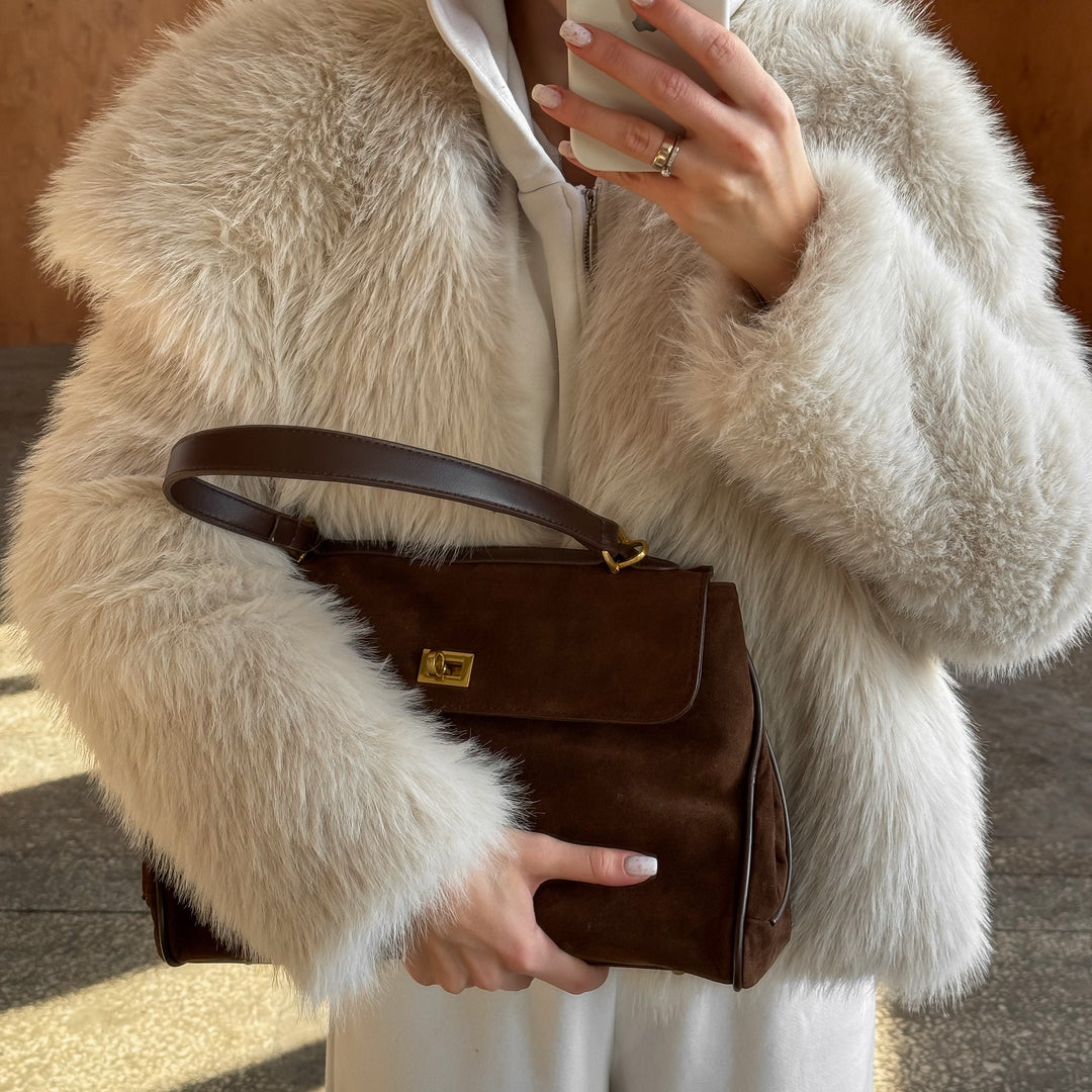 Annika | Elegante Schultertasche in Wildleder-Optik – Ansicht 04