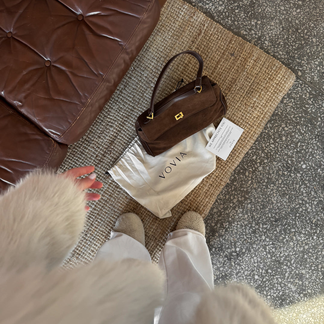 Annika | Elegante Schultertasche in Wildleder-Optik – Ansicht 07