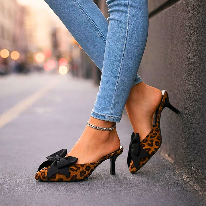 Cordula | Mule-Stiletto mit Leopardmuster &amp; Schleife – Ansicht 02