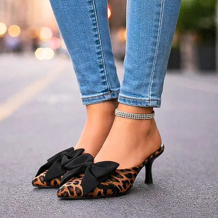 Cordula | Mule-Stiletto mit Leopardmuster &amp; Schleife – Ansicht 04