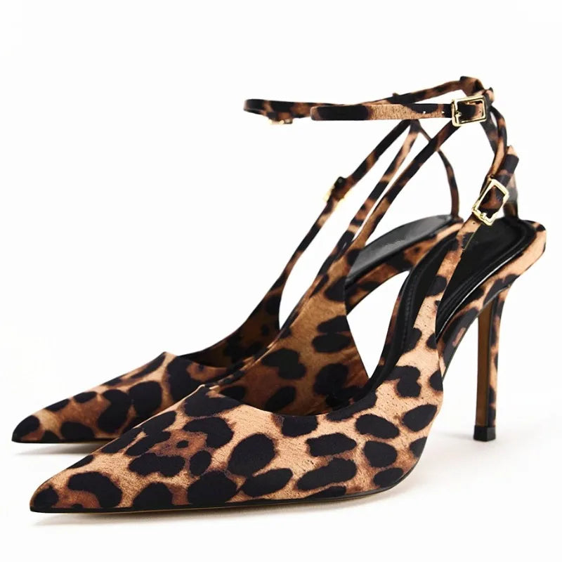 Ernestine | Spitze Stiletto-Pumps mit Knöchelriemen – Ansicht 10