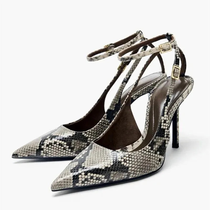 Ernestine | Spitze Stiletto-Pumps mit Knöchelriemen – Ansicht 11