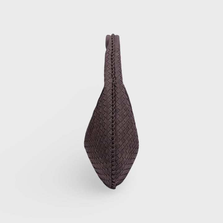 Frieda | Geflochtene Oversized-Schultertasche in Wildleder-Optik – Ansicht 04