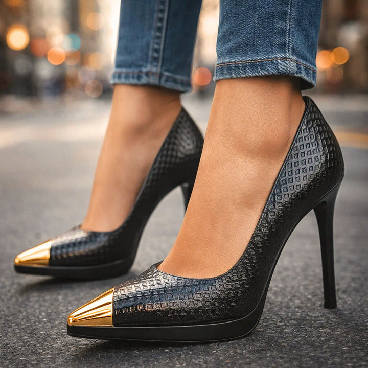 Hildegard | Spitze Stiletto-Pumps mit Goldmetallspitze – Ansicht 03