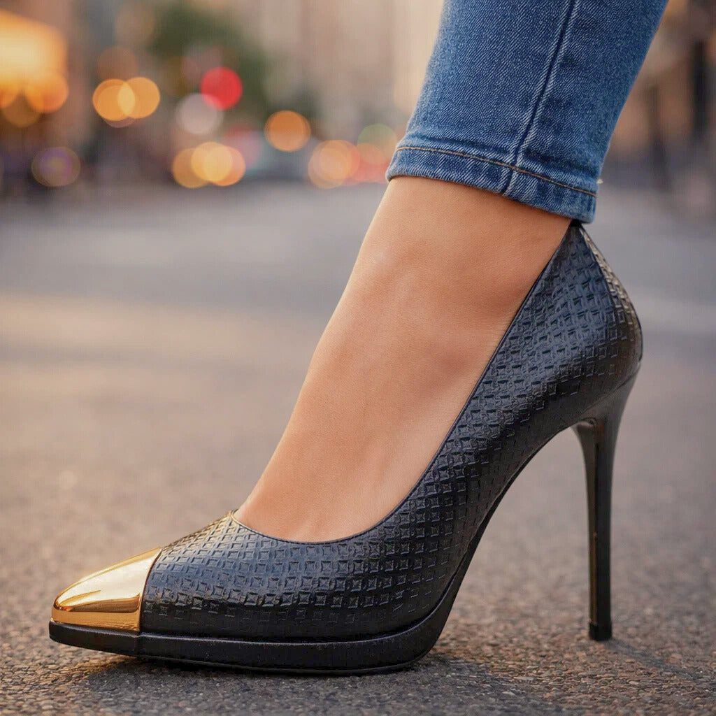 Hildegard | Spitze Stiletto-Pumps mit Goldmetallspitze – Ansicht 04