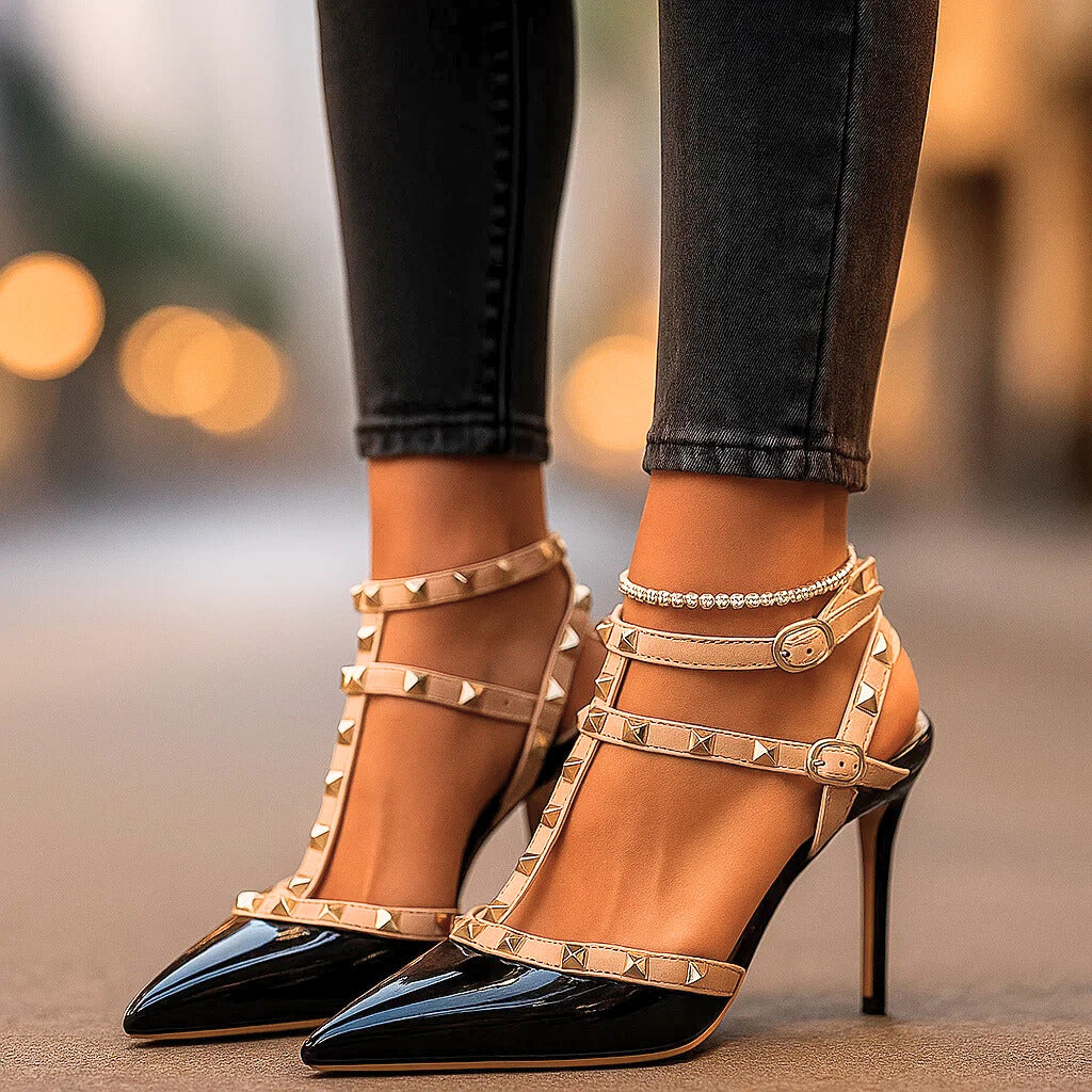 Irmgard | Spitze Stiletto-Pumps mit Nietenriemchen – Ansicht 02