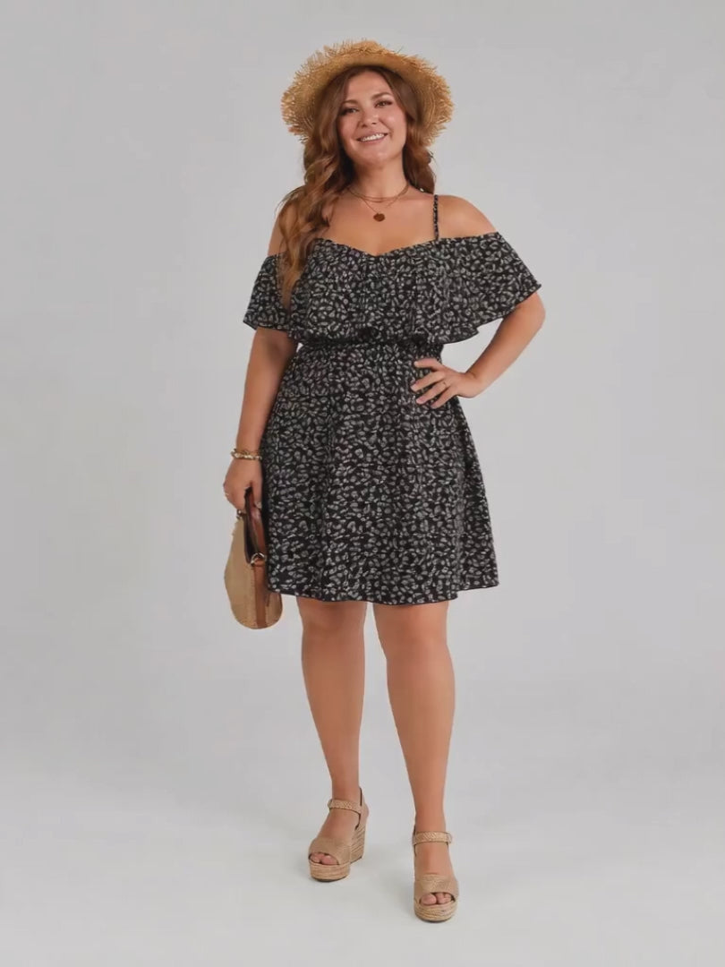 Henrike – Cold-Shoulder-Kleid mit Volants