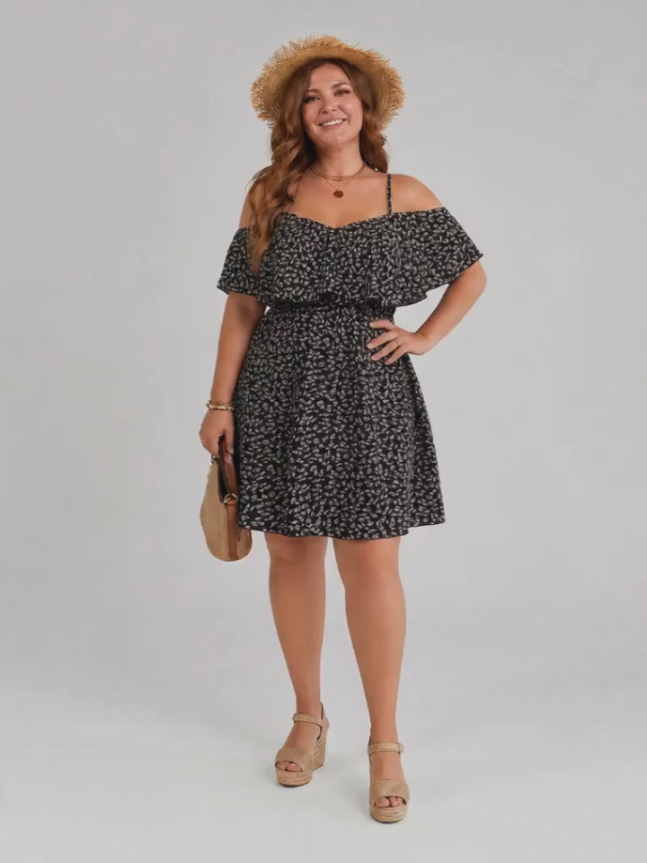 Henrike – Cold-Shoulder-Kleid mit Volants