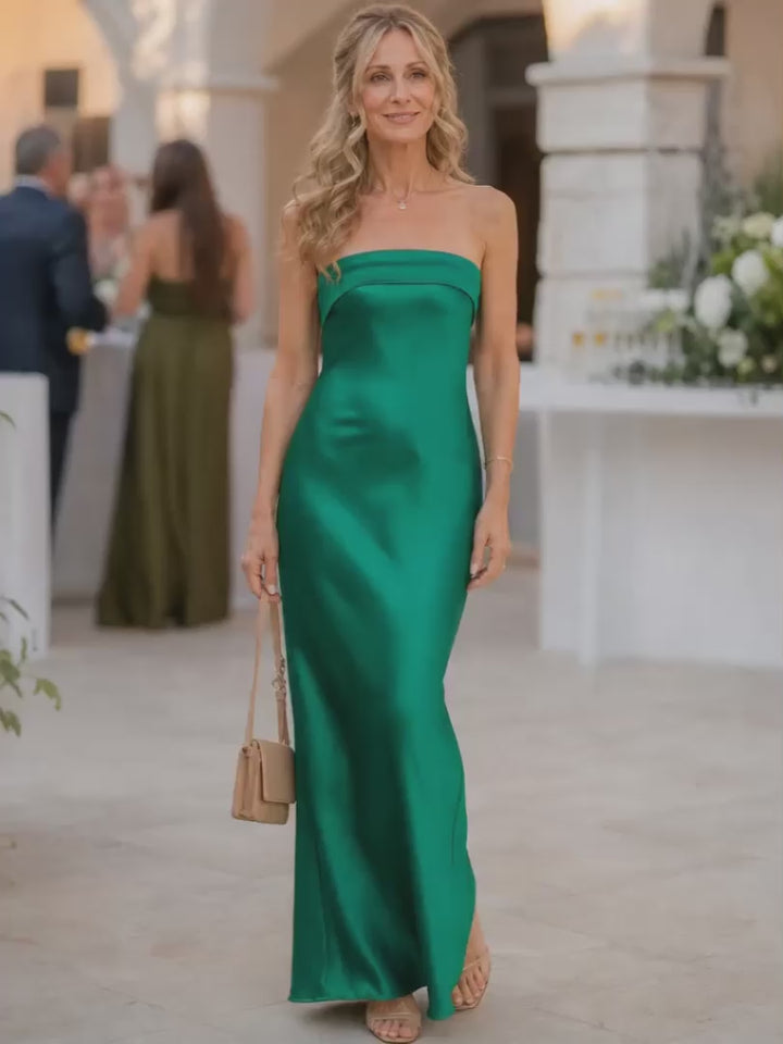 Klara | Schulterfreies Midikleid mit taillierter Silhouette