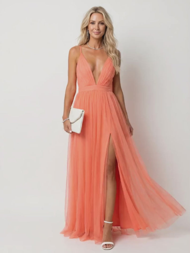 Lina | Plissiertes Maxikleid mit tiefem V-Ausschnitt