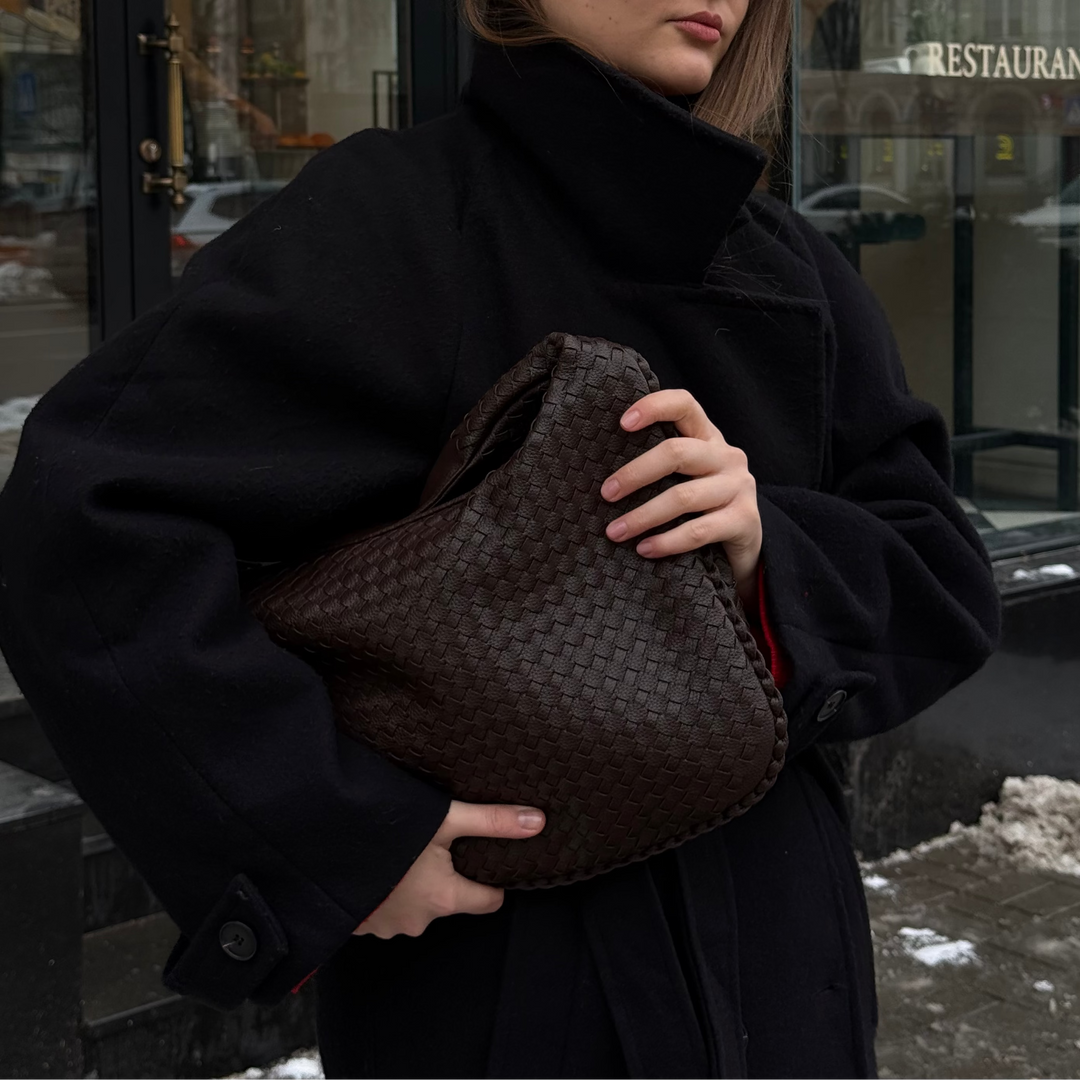 Romy – Geflochtene Oversize-Schultertasche – Ansicht 02