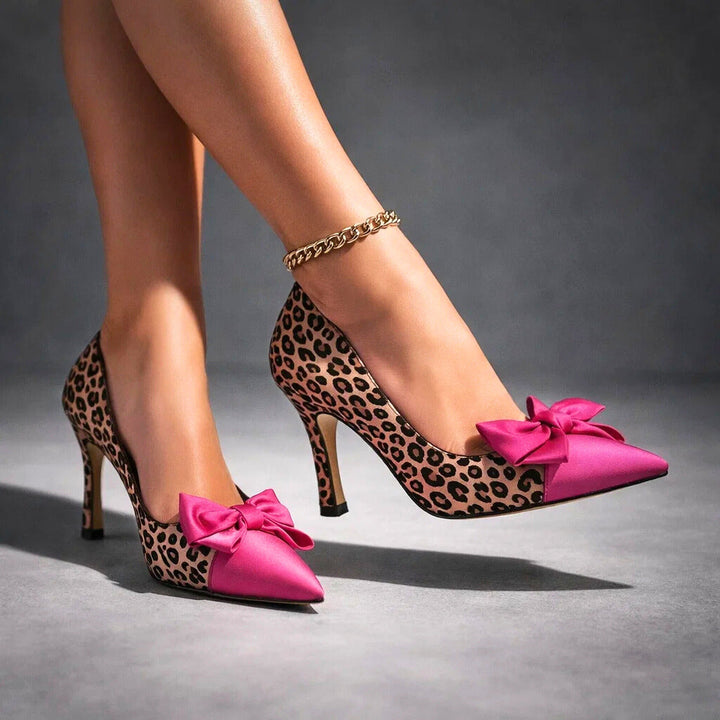 Wiltrud | Stiletto-Pumps mit Leopardmuster und Schleife – Ansicht 06